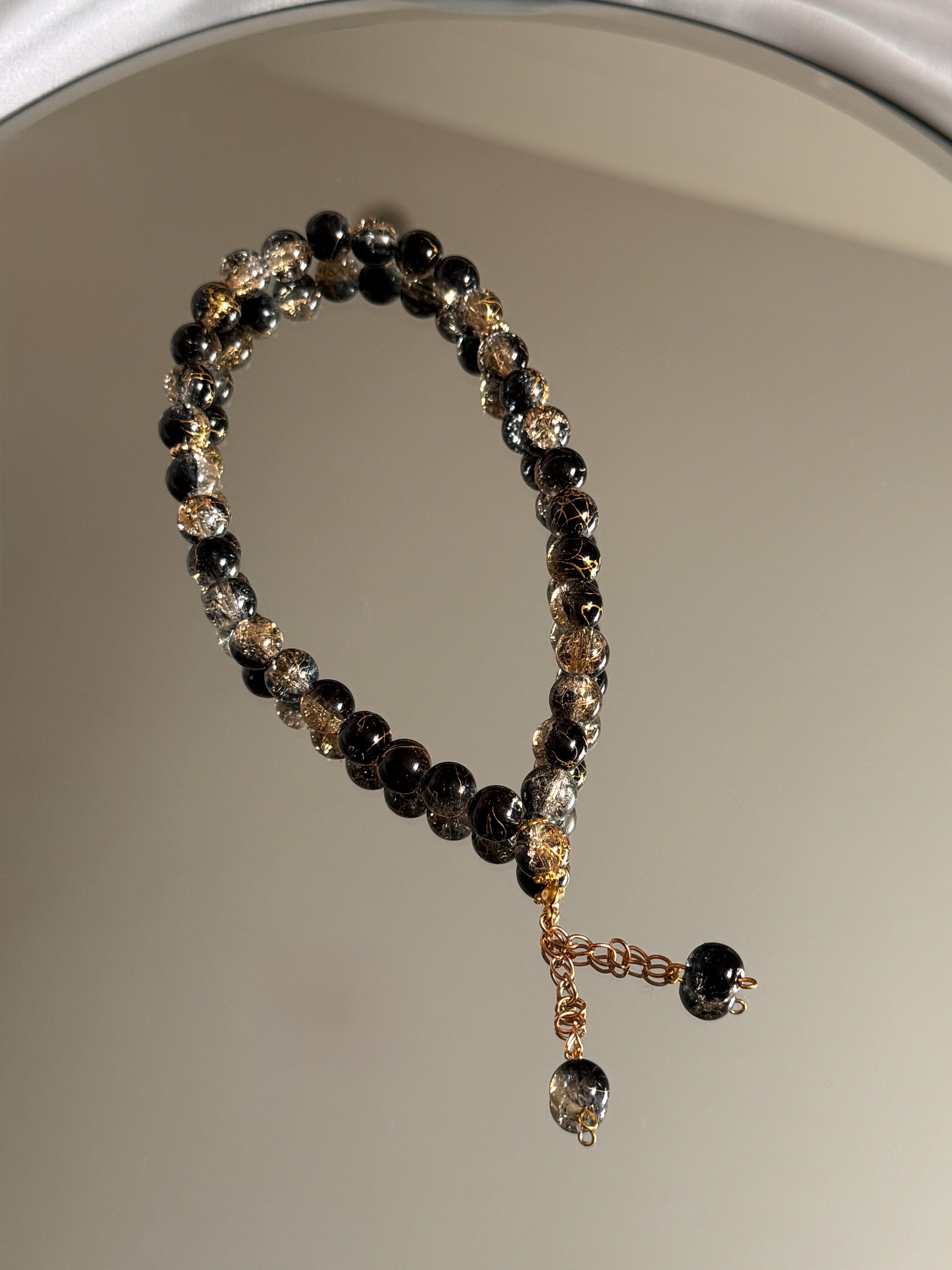 Noor Tesbih in schwarz mit goldenen Details
