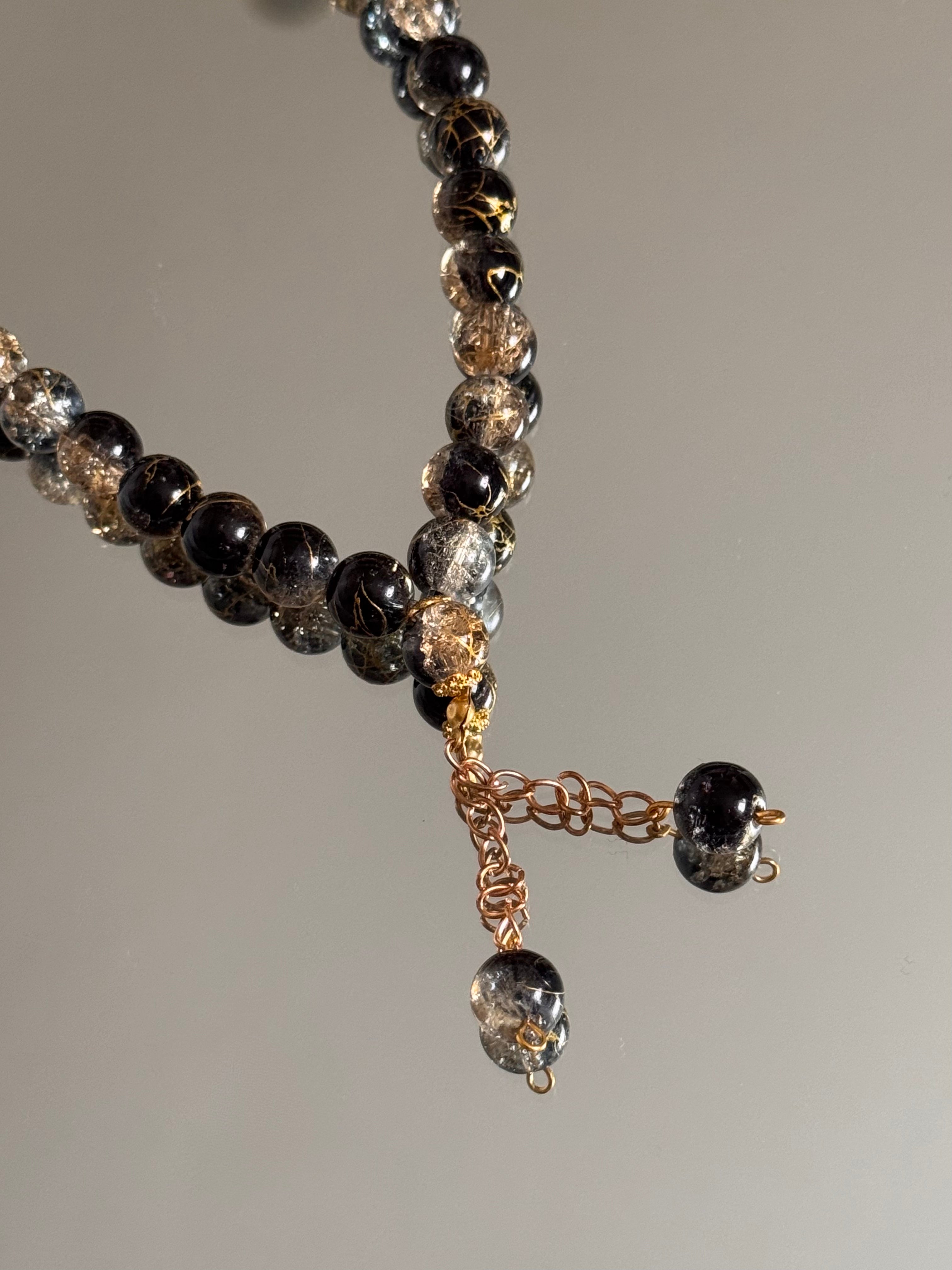 Noor Tesbih in schwarz mit goldenen Details